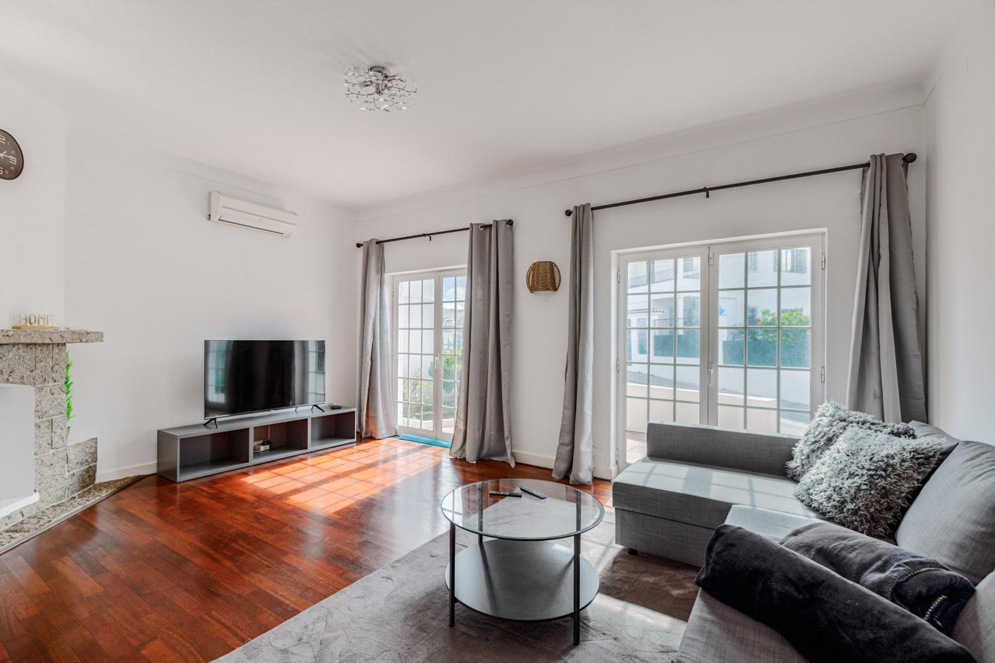 Local Erra Holiday home Coruche
